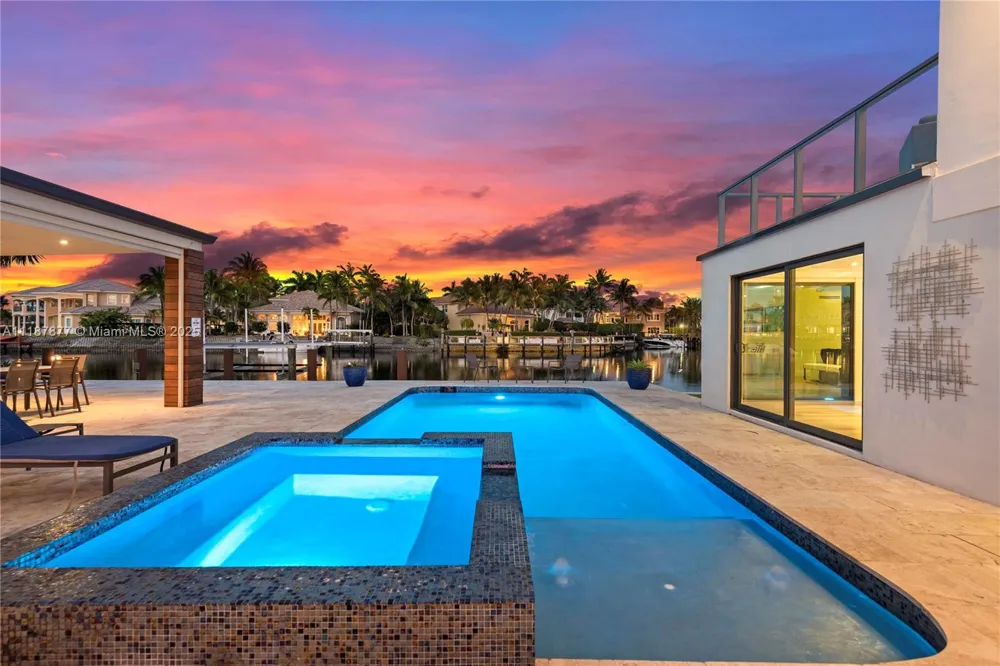 1025 Diplomat Pkwy Hollywood, FL 33019
