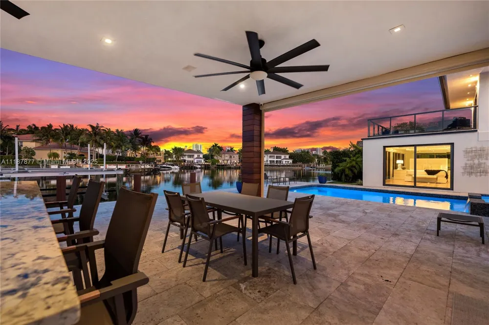 1025 Diplomat Pkwy Hollywood, FL 33019