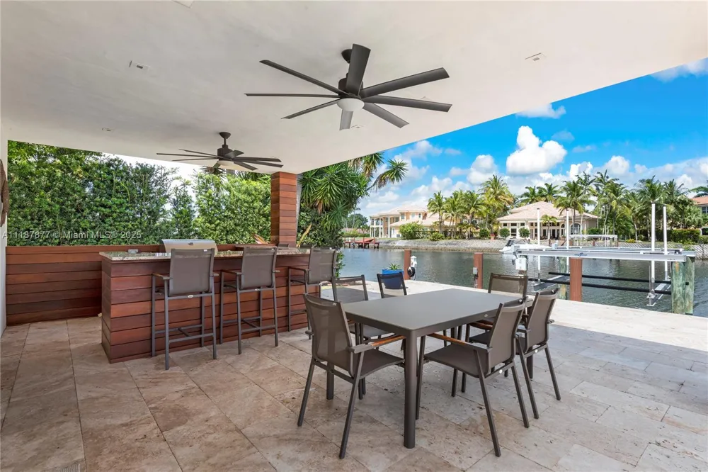 1025 Diplomat Pkwy Hollywood, FL 33019