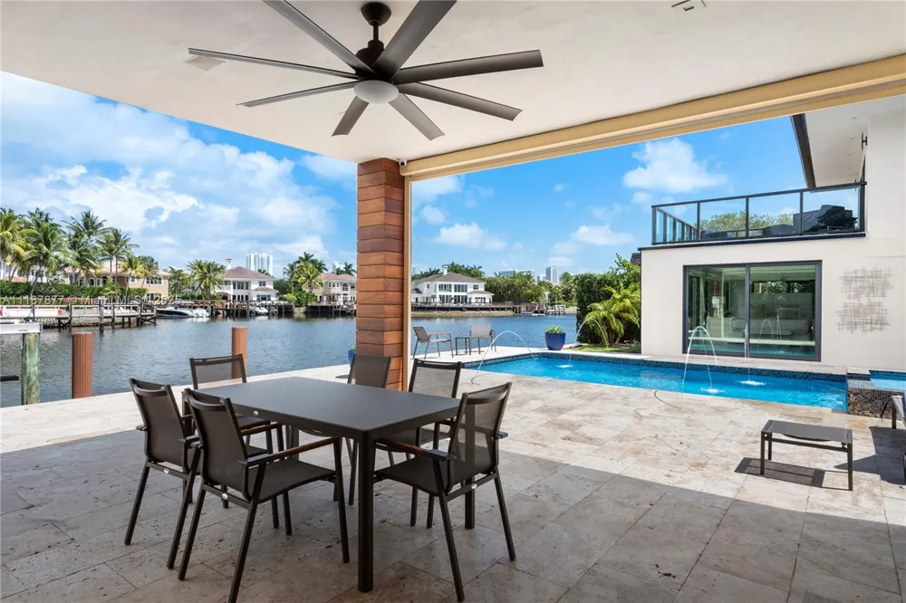 1025 Diplomat Pkwy Hollywood, FL 33019