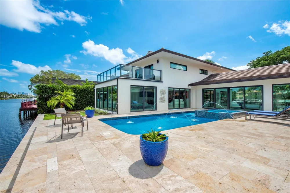 1025 Diplomat Pkwy Hollywood, FL 33019