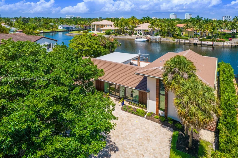 1025 Diplomat Pkwy Hollywood, FL 33019