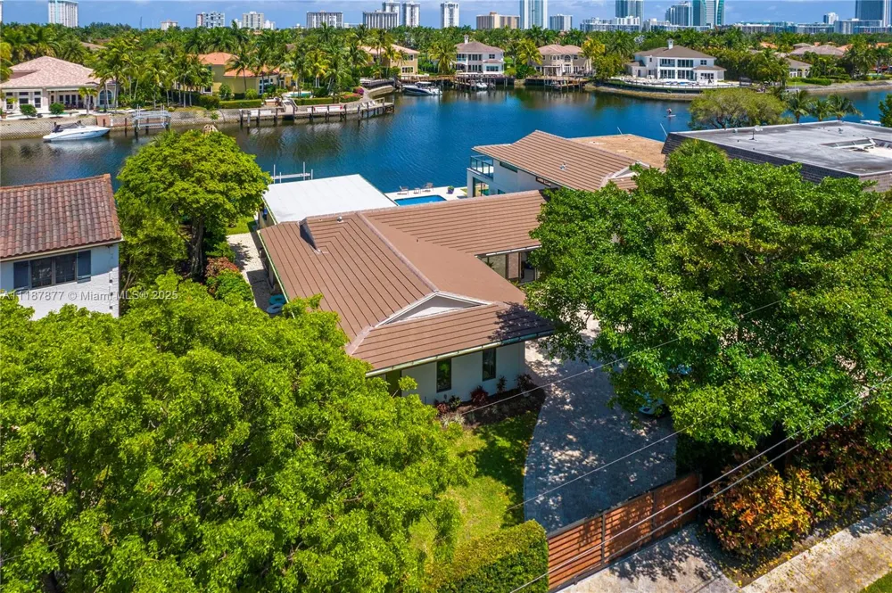 1025 Diplomat Pkwy Hollywood, FL 33019