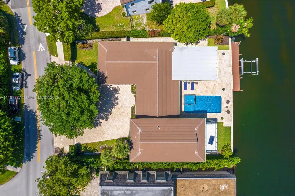 1025 Diplomat Pkwy Hollywood, FL 33019