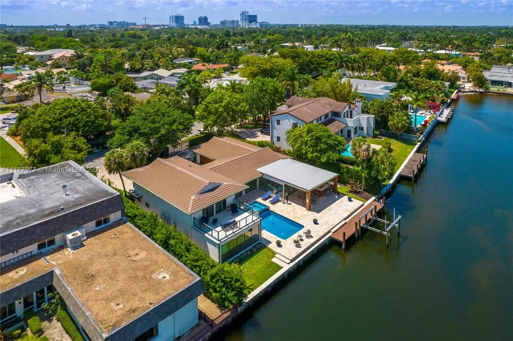 1025 Diplomat Pkwy Hollywood, FL 33019
