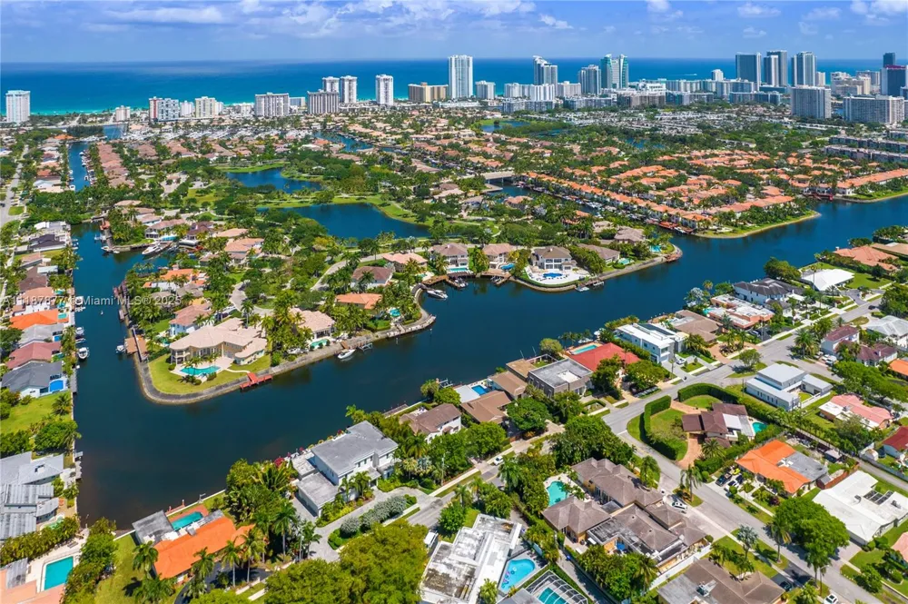 1025 Diplomat Pkwy Hollywood, FL 33019