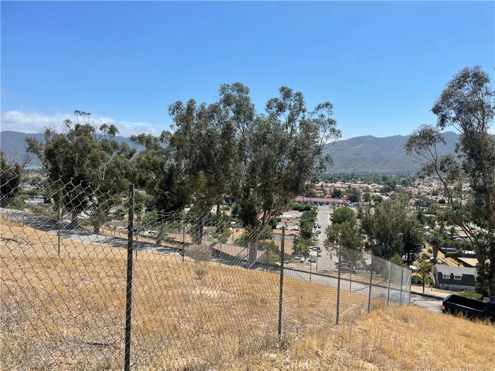 15 Bailey Drive Lake Elsinore, CA 92530