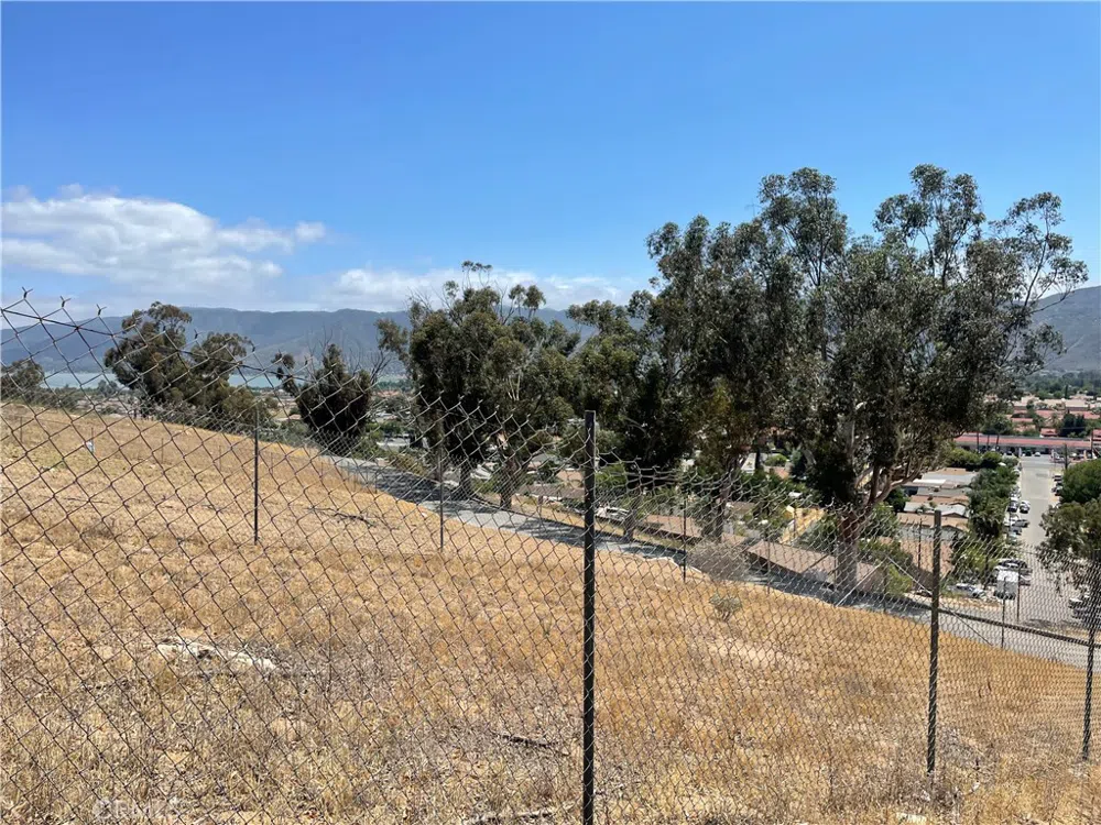 15 Bailey Drive Lake Elsinore, CA 92530