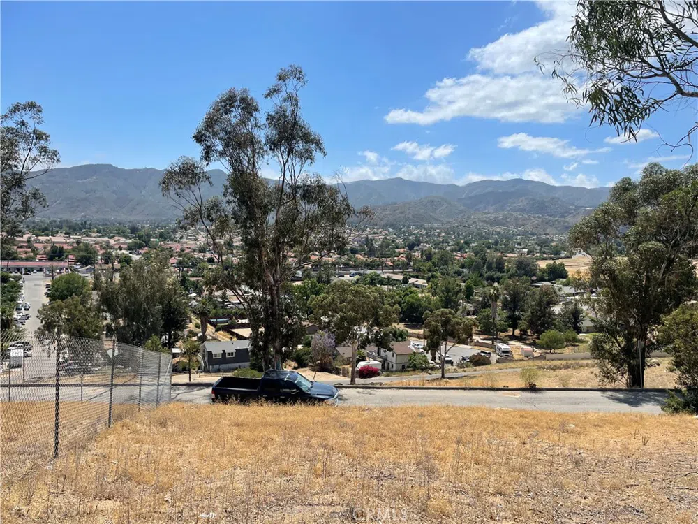 15 Bailey Drive Lake Elsinore, CA 92530