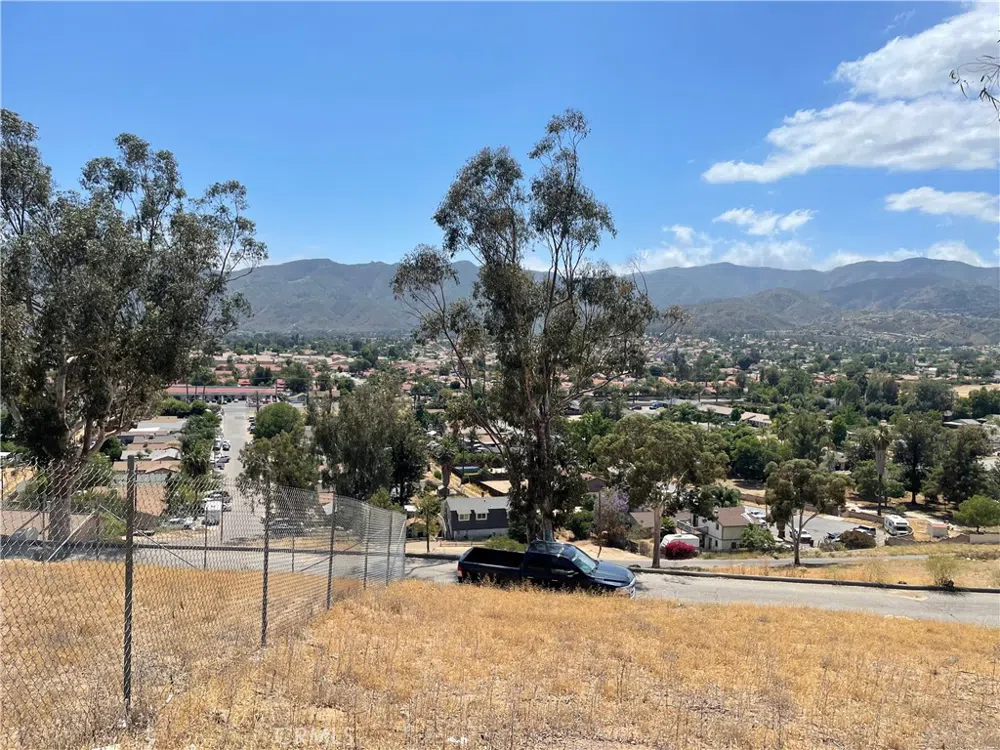 15 Bailey Drive Lake Elsinore, CA 92530