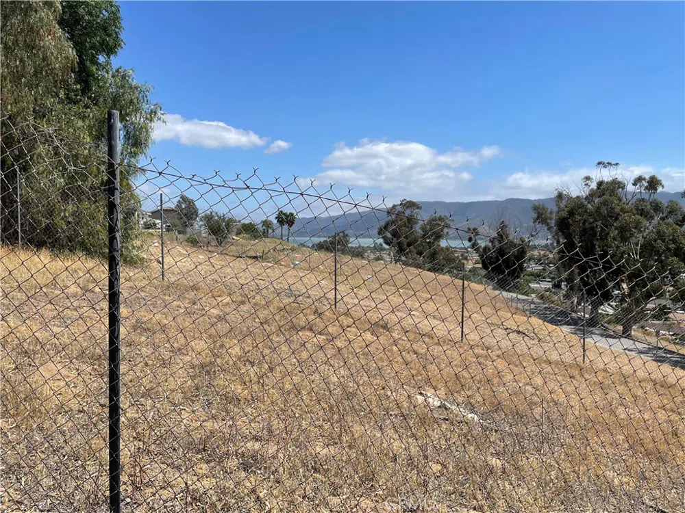 15 Bailey Drive Lake Elsinore, CA 92530