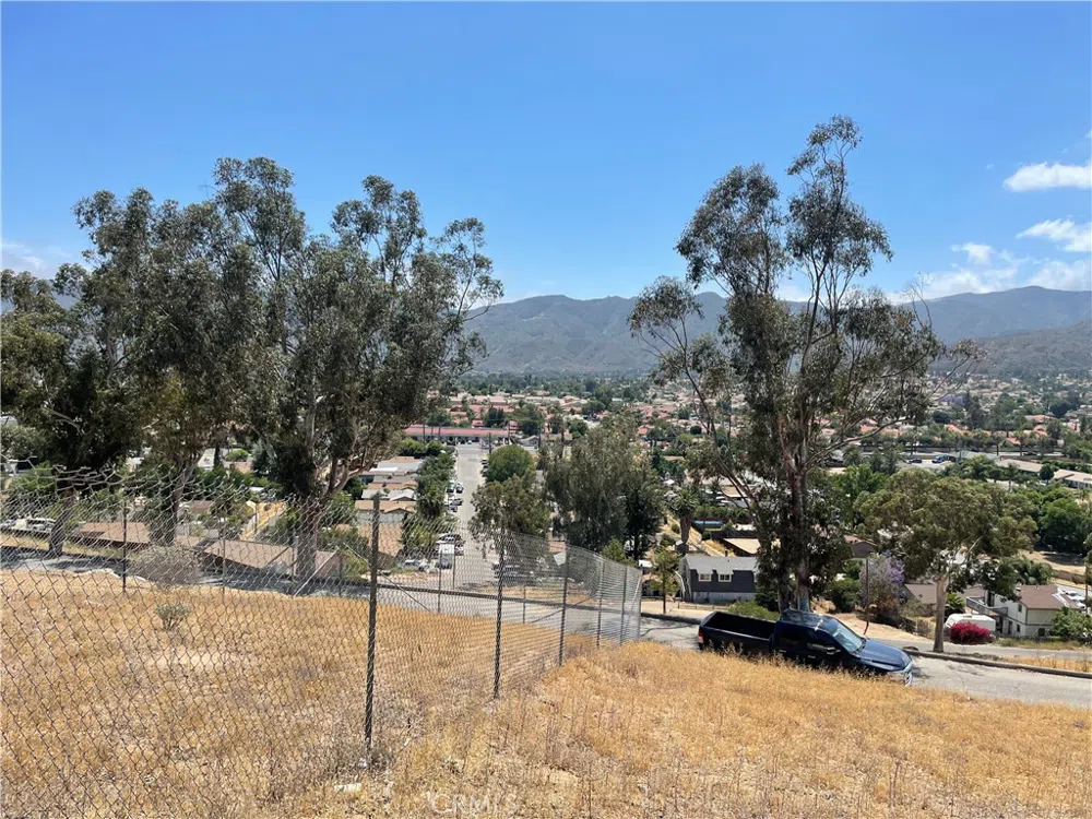 15 Bailey Drive Lake Elsinore, CA 92530