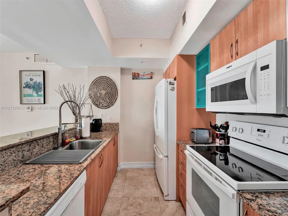 17555 Atlantic Blvd #806 Sunny Isles Beach, FL 33160