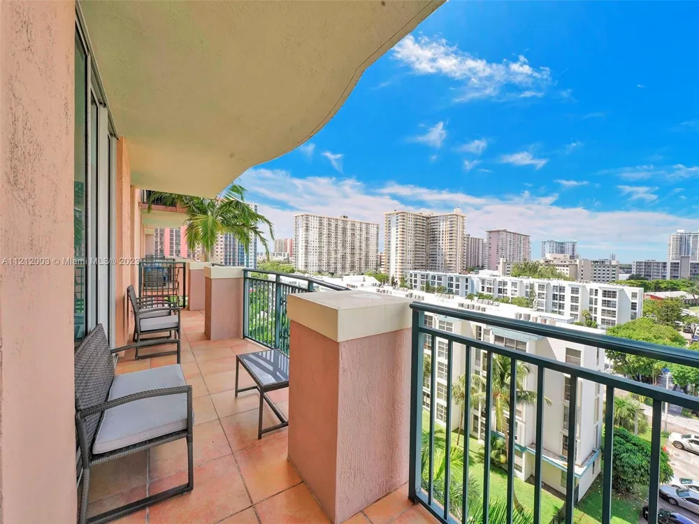 17555 Atlantic Blvd #806 Sunny Isles Beach, FL 33160