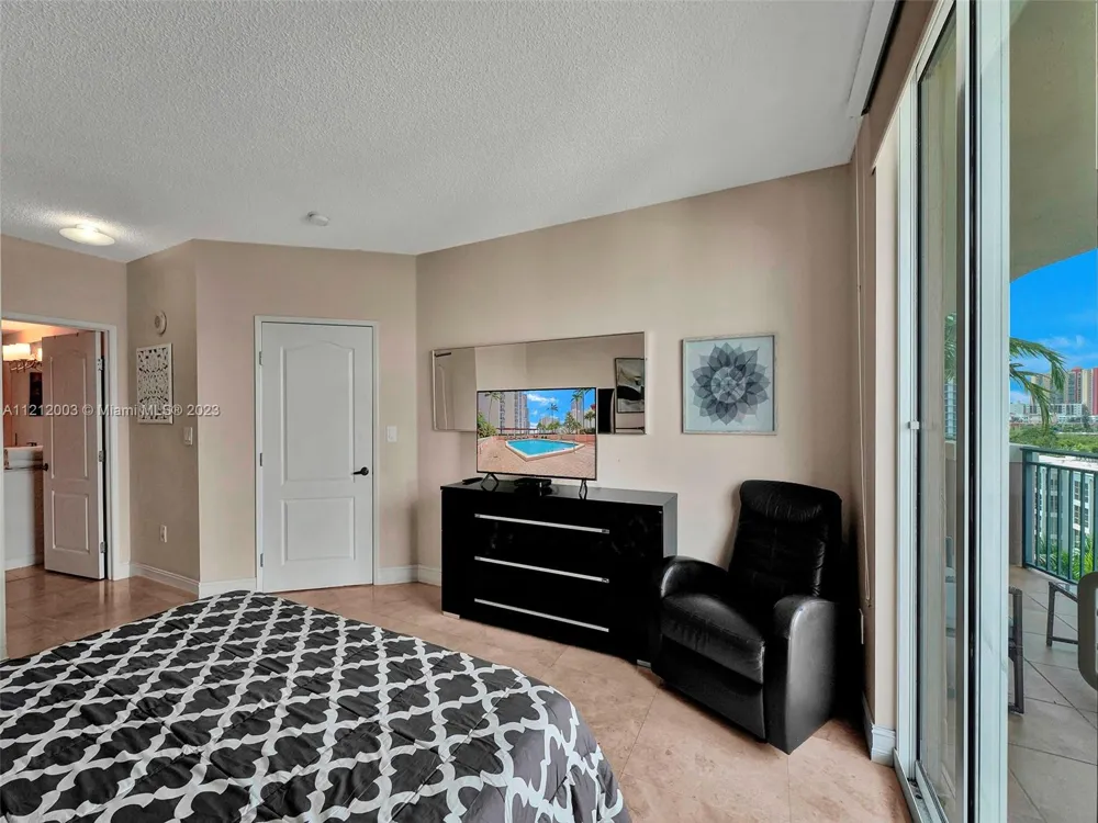 17555 Atlantic Blvd #806 Sunny Isles Beach, FL 33160