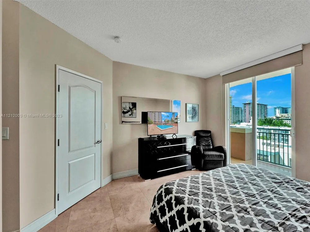 17555 Atlantic Blvd #806 Sunny Isles Beach, FL 33160