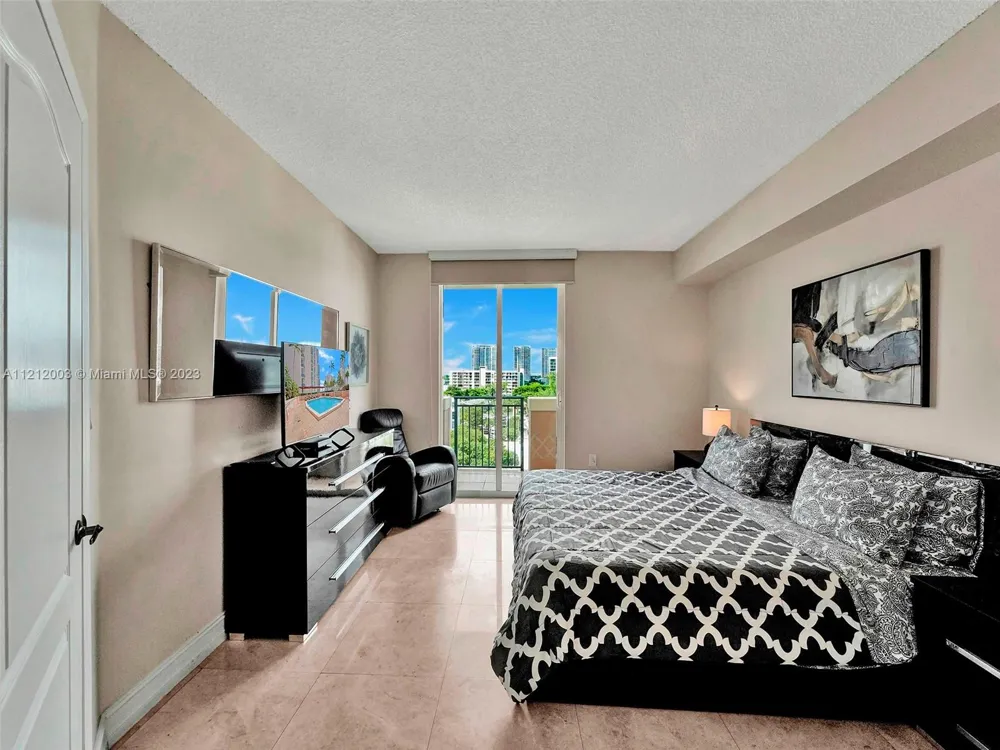 17555 Atlantic Blvd #806 Sunny Isles Beach, FL 33160