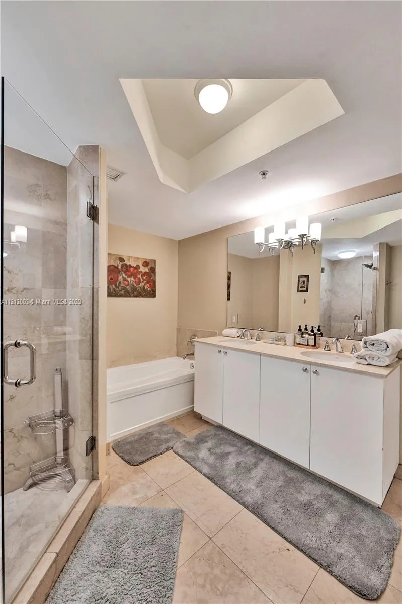 17555 Atlantic Blvd #806 Sunny Isles Beach, FL 33160