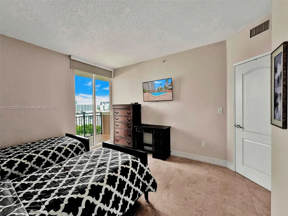 17555 Atlantic Blvd #806 Sunny Isles Beach, FL 33160