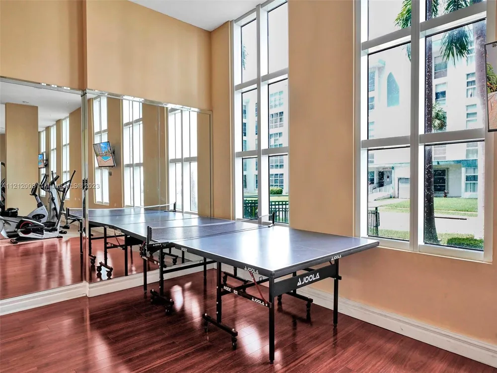 17555 Atlantic Blvd #806 Sunny Isles Beach, FL 33160