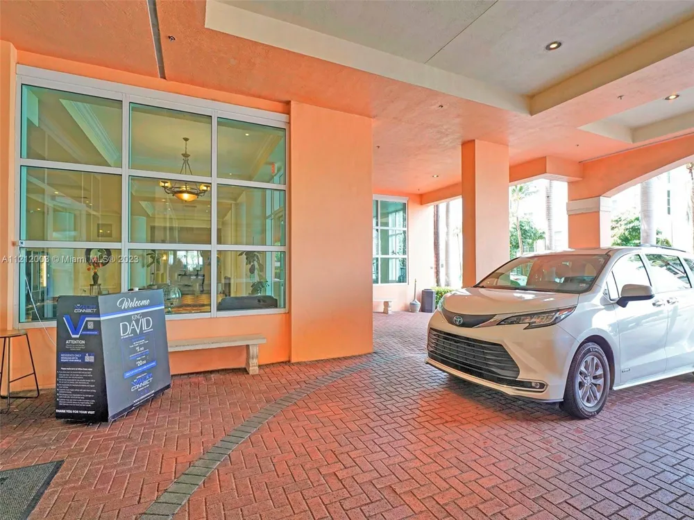17555 Atlantic Blvd #806 Sunny Isles Beach, FL 33160