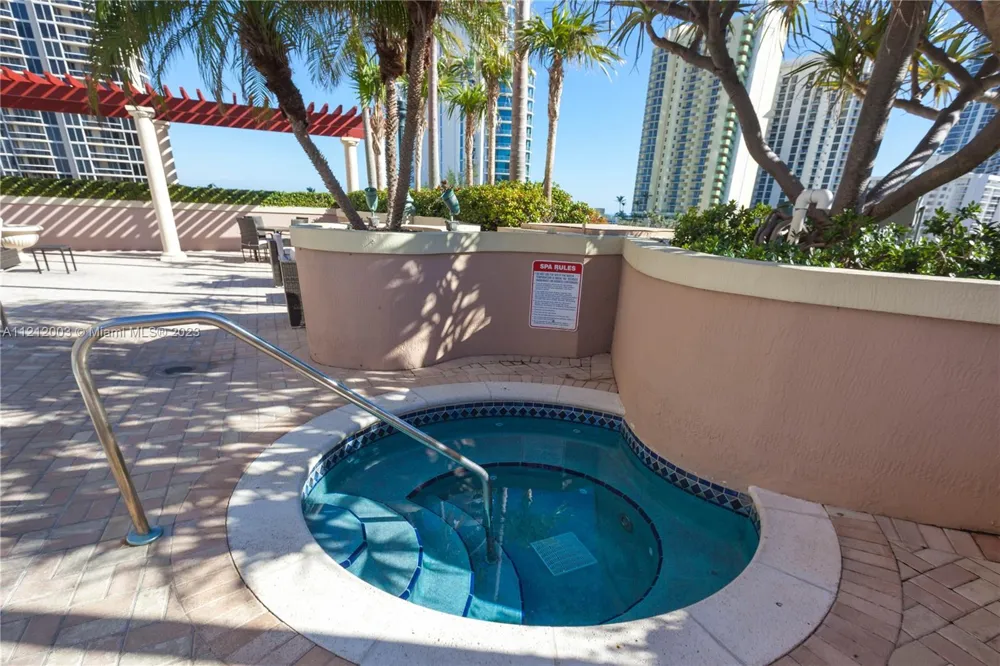 17555 Atlantic Blvd #806 Sunny Isles Beach, FL 33160