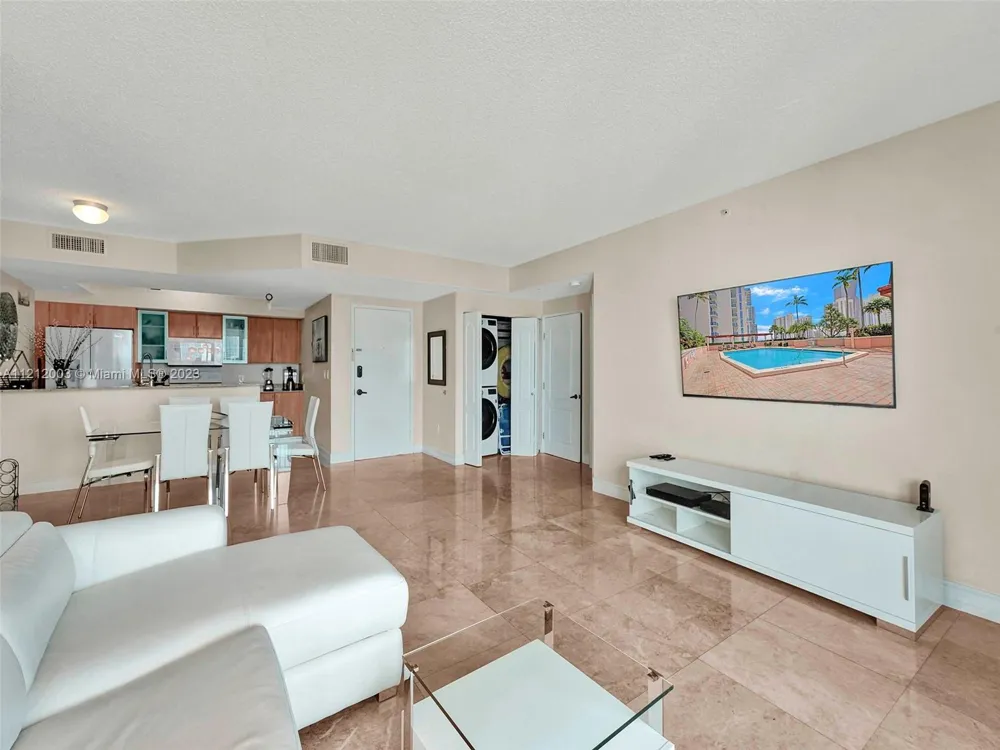 17555 Atlantic Blvd #806 Sunny Isles Beach, FL 33160
