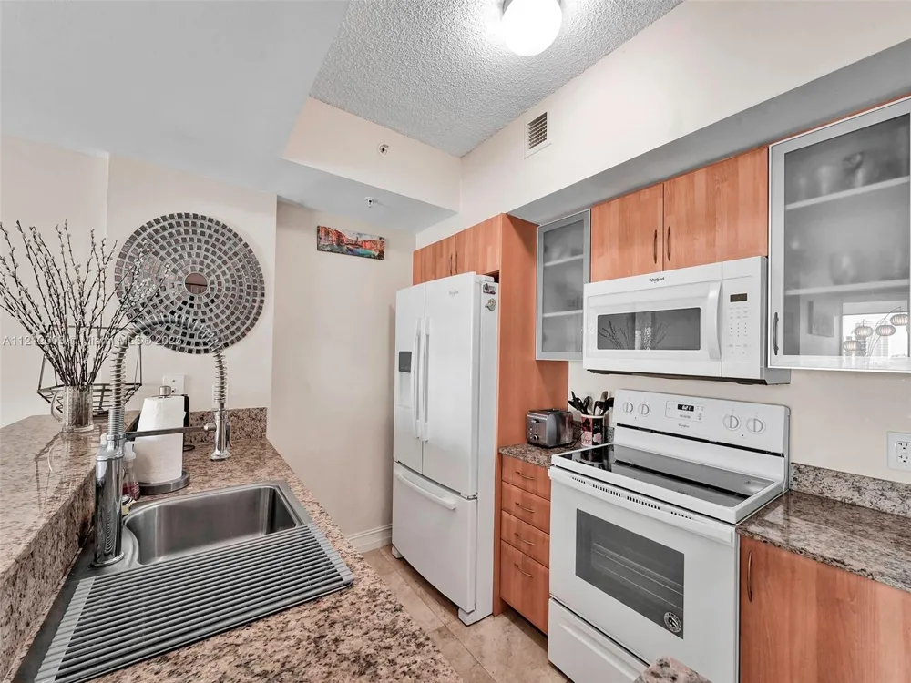 17555 Atlantic Blvd #806 Sunny Isles Beach, FL 33160