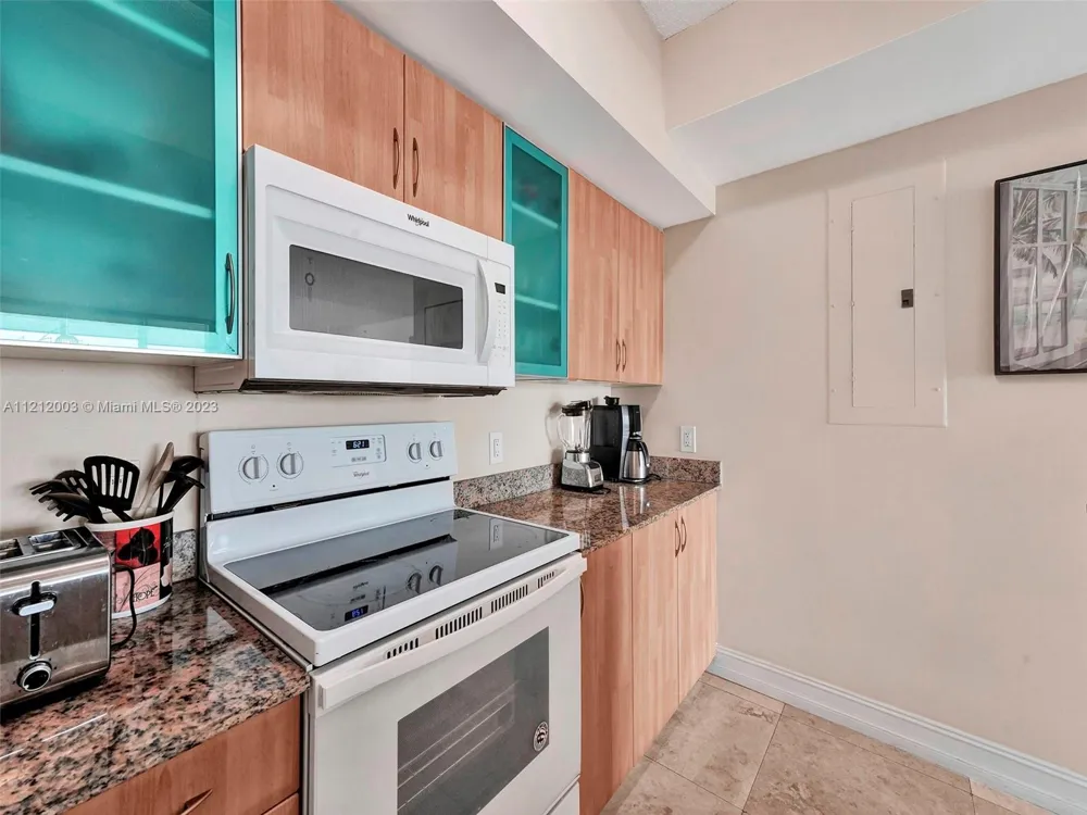 17555 Atlantic Blvd #806 Sunny Isles Beach, FL 33160