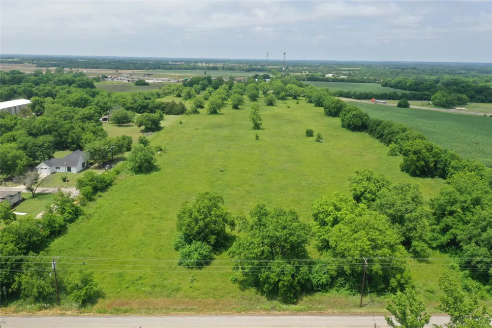 29 South Side Hwy 69 Trenton, TX 75490