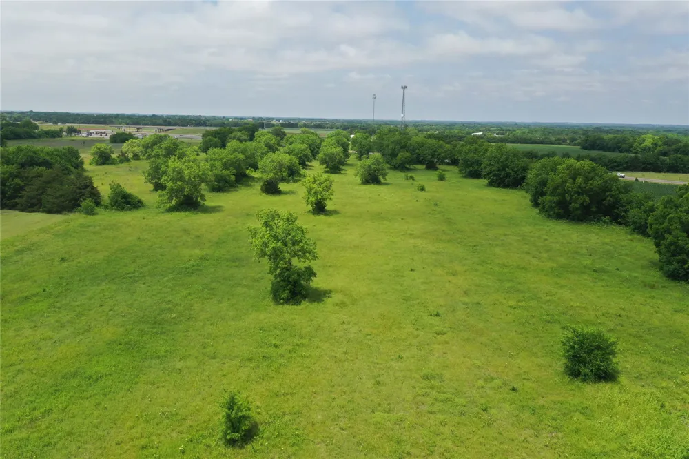 29 South Side Hwy 69 Trenton, TX 75490