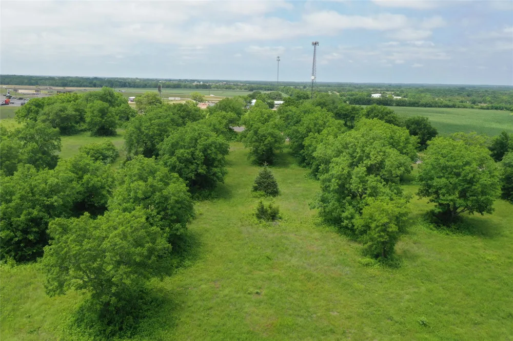 29 South Side Hwy 69 Trenton, TX 75490