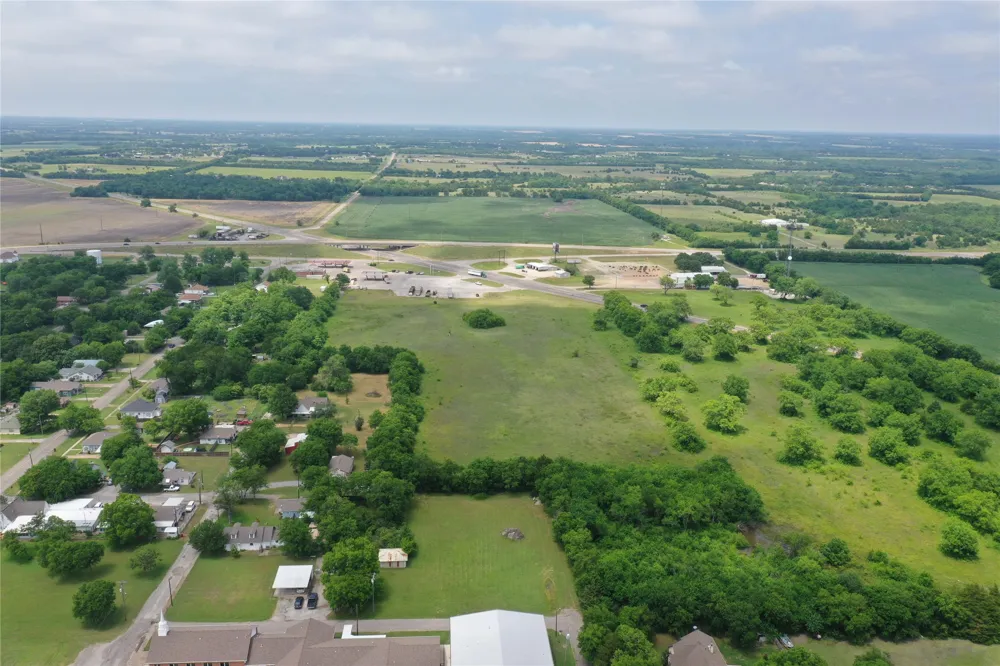 29 South Side Hwy 69 Trenton, TX 75490