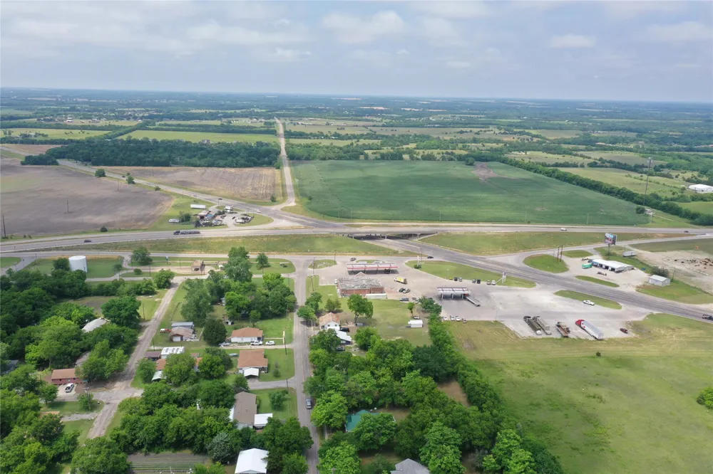 29 South Side Hwy 69 Trenton, TX 75490