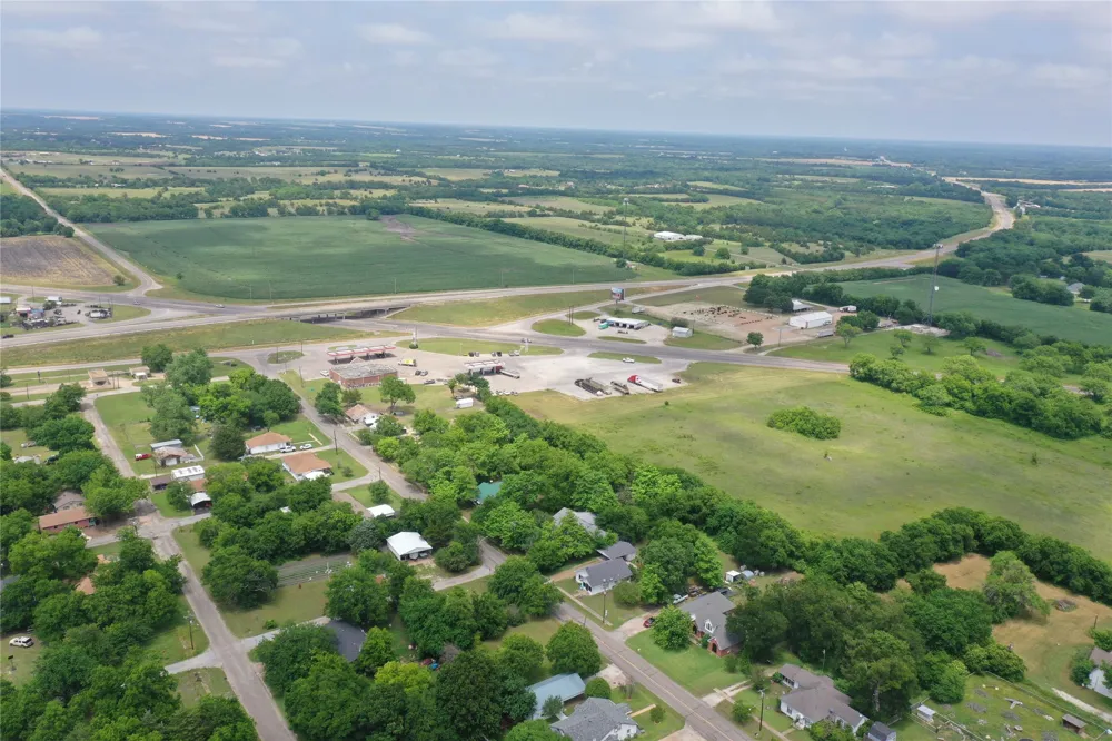 29 South Side Hwy 69 Trenton, TX 75490