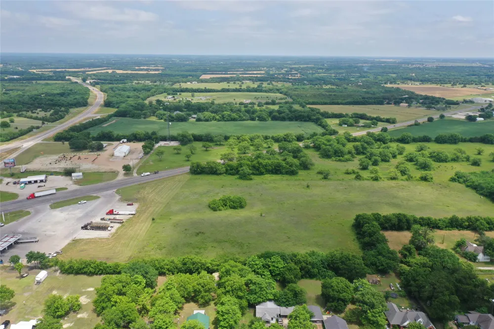 29 South Side Hwy 69 Trenton, TX 75490