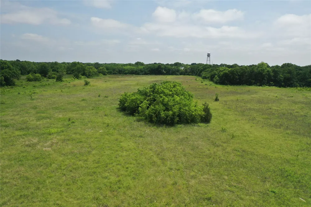 29 South Side Hwy 69 Trenton, TX 75490