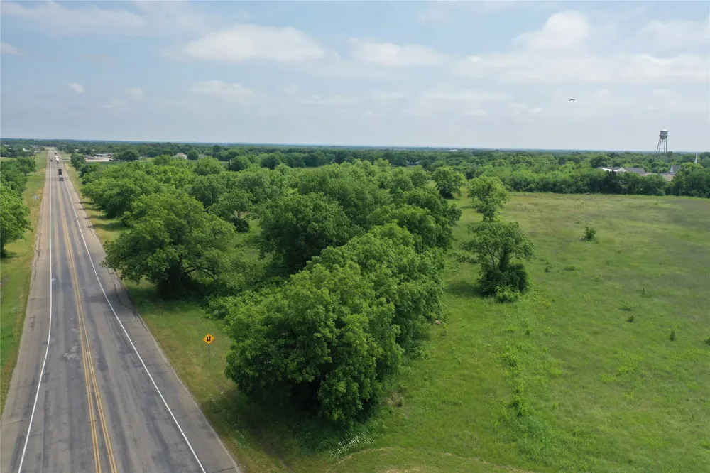 29 South Side Hwy 69 Trenton, TX 75490