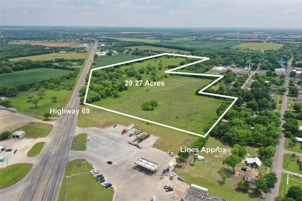 29 South Side Hwy 69 Trenton, TX 75490