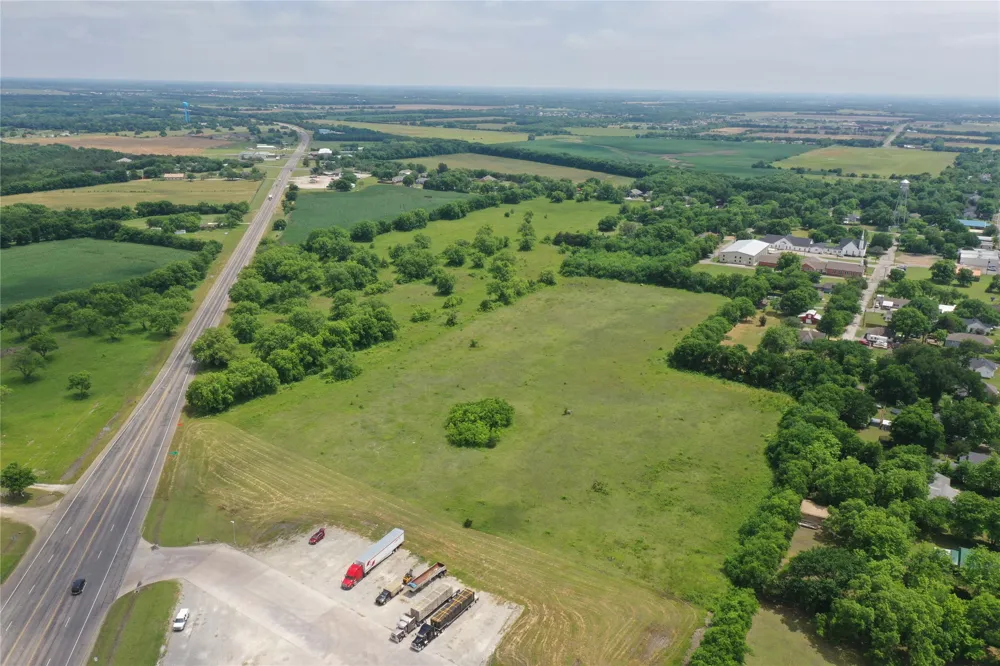 29 South Side Hwy 69 Trenton, TX 75490