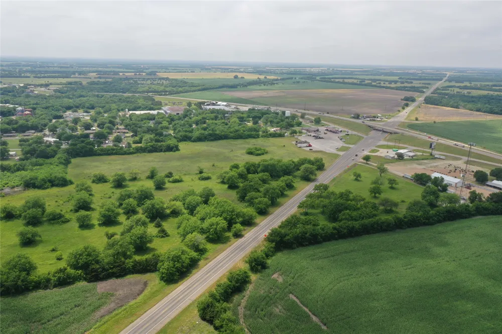 29 South Side Hwy 69 Trenton, TX 75490