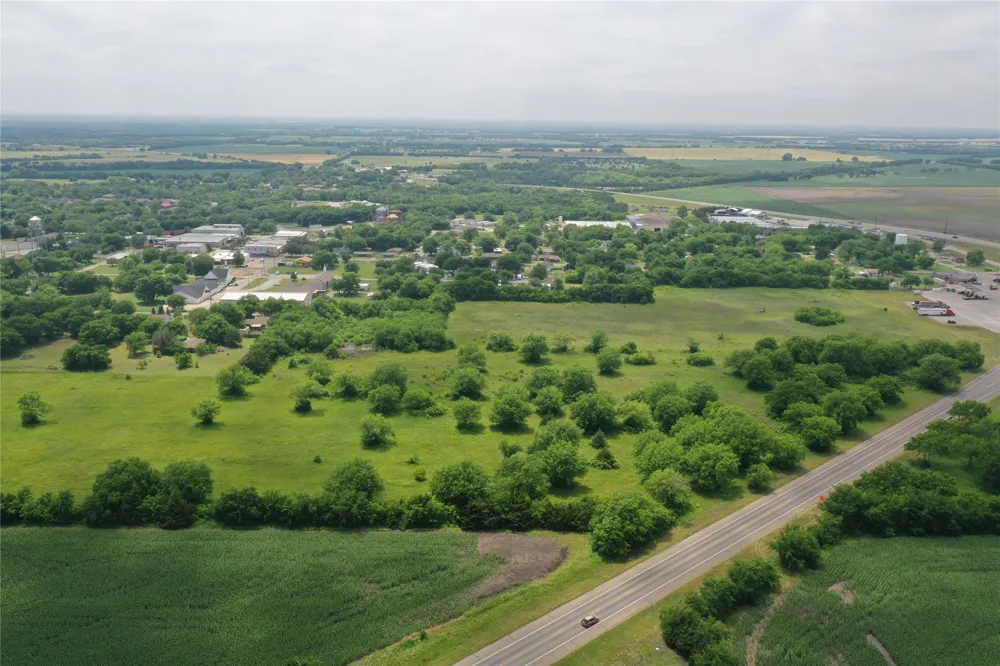 29 South Side Hwy 69 Trenton, TX 75490