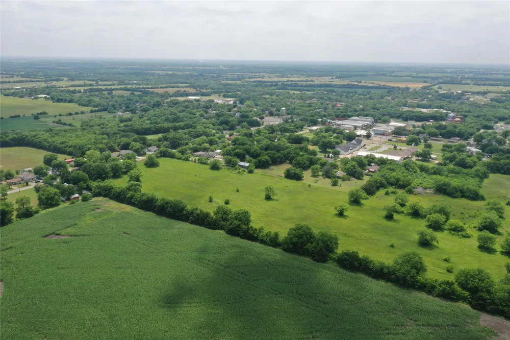 29 South Side Hwy 69 Trenton, TX 75490
