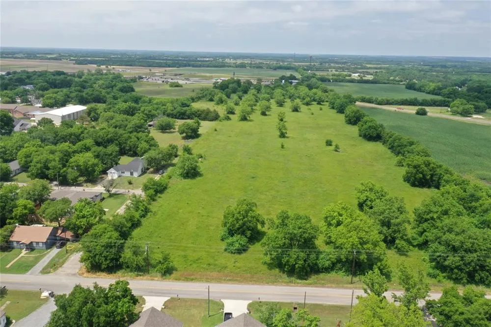 29 South Side Hwy 69 Trenton, TX 75490