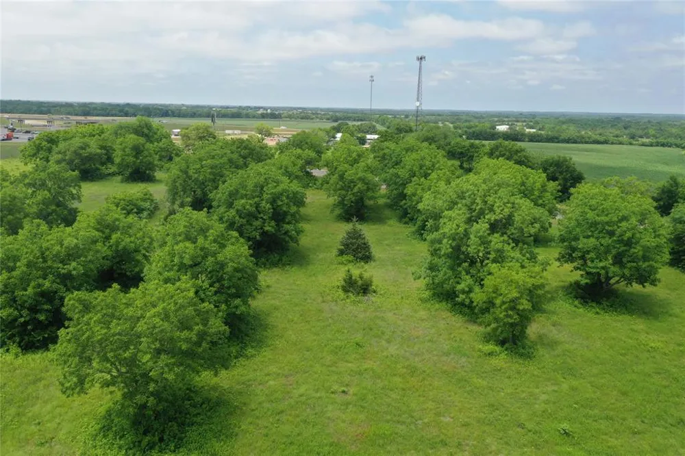 29 South Side Hwy 69 Trenton, TX 75490