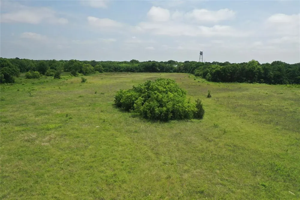 29 South Side Hwy 69 Trenton, TX 75490