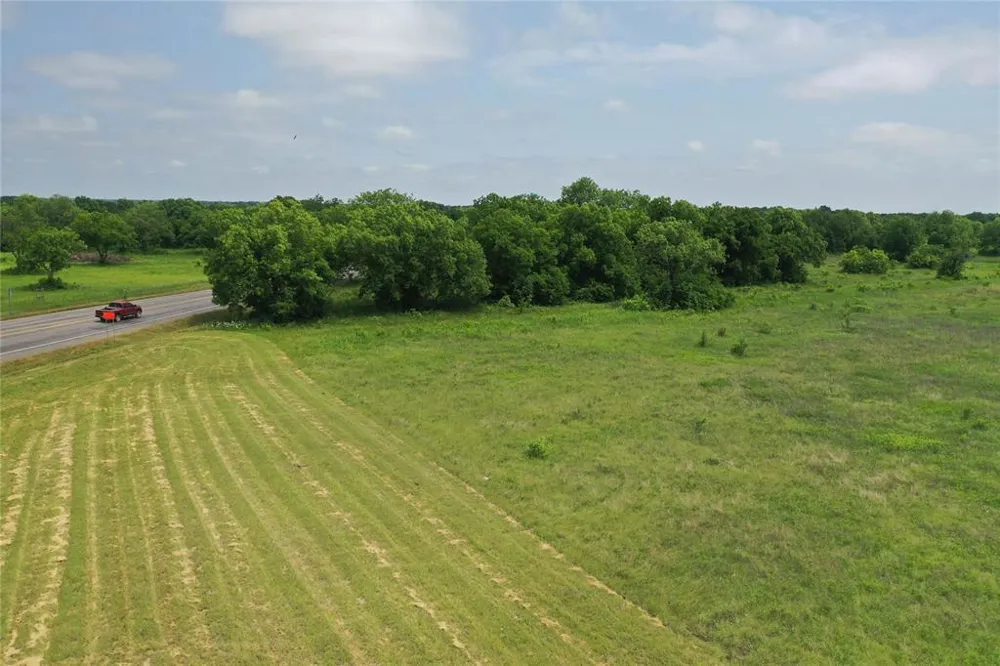 29 South Side Hwy 69 Trenton, TX 75490