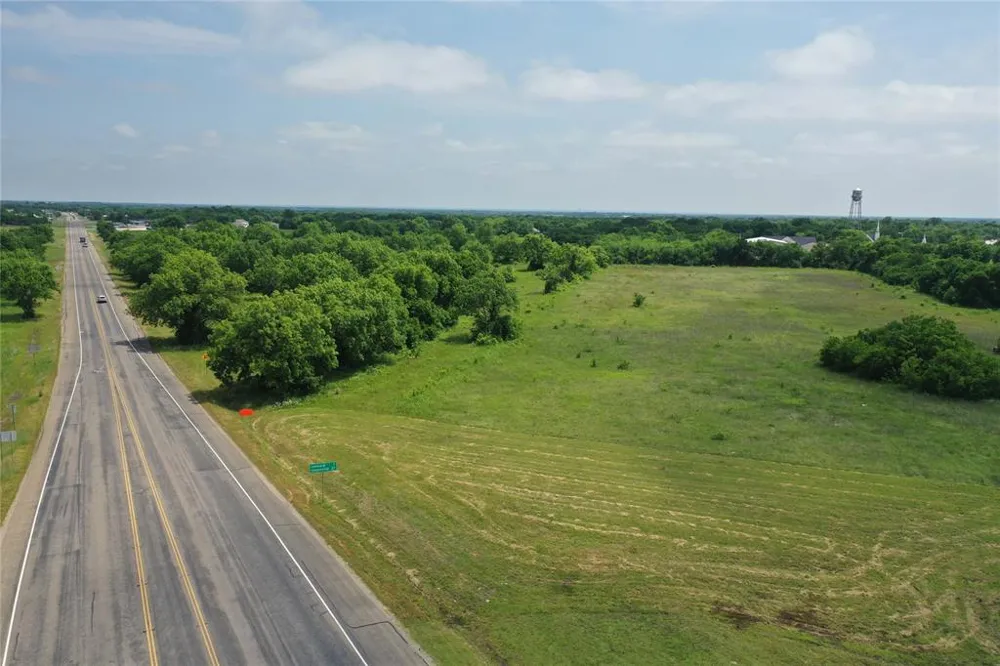 29 South Side Hwy 69 Trenton, TX 75490