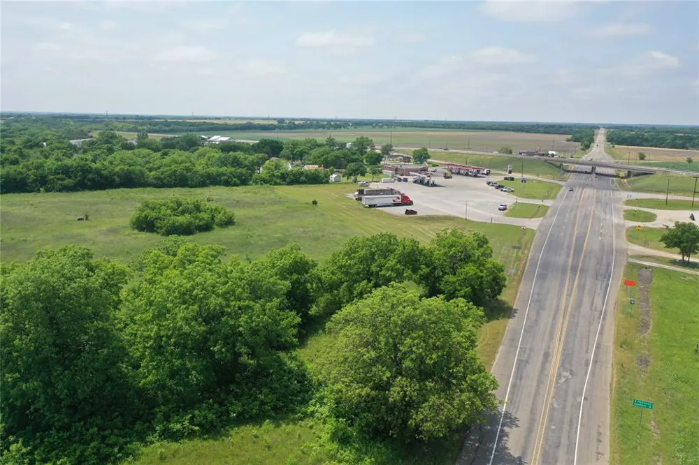 29 South Side Hwy 69 Trenton, TX 75490