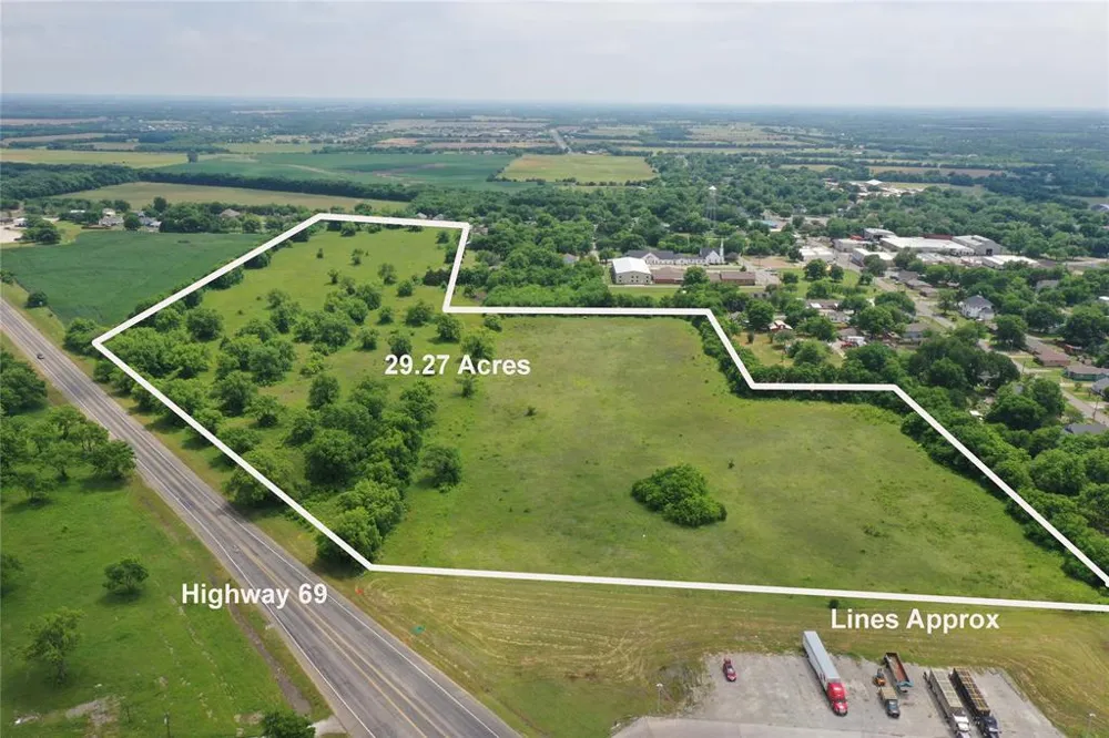 29 South Side Hwy 69 Trenton, TX 75490